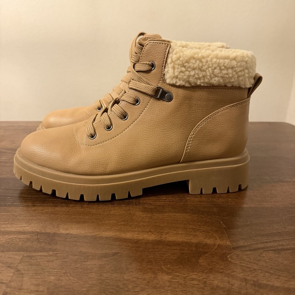 NWOT Old Navy Women's 9 Tan Ankle Boots Lace Up Hiking Faux Leather Sherpa Cuff